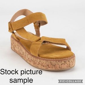 Miim Emerald Green Velvet Cork Strappy Platform Sandals Women’s Size 8.5